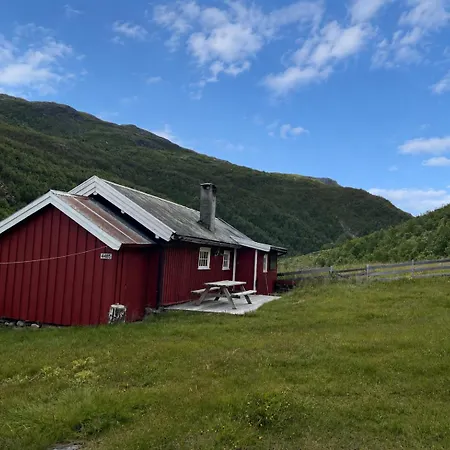 A Charming Off-grid Close To Nature In