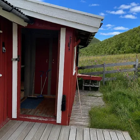 A Charming Off-grid Close To Nature In 別荘