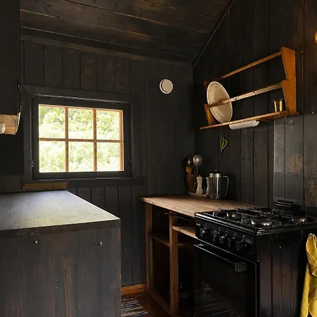 A Charming Off-grid Close To Nature In *