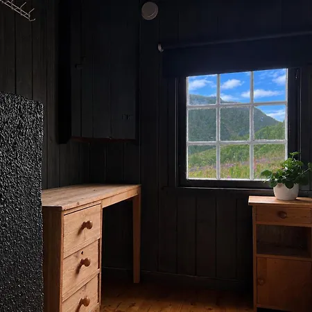 A Charming Off-grid Close To Nature In 別荘 ヘムセダール